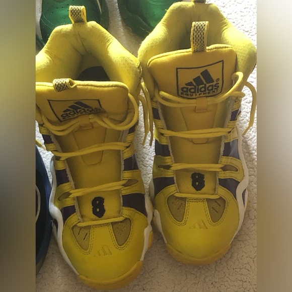 KOBE BRYANT LEGENDARY ICON 1999-2000 ROOKIE JERSEY #8 & SHOES #8 & FITTED - Picture 6 of 12